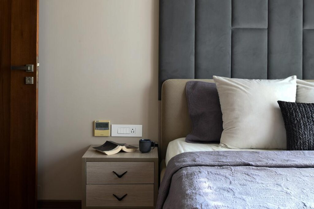 Contemporary Bedroom with Grey Upholstered Rectangular Pattern Bed Wall